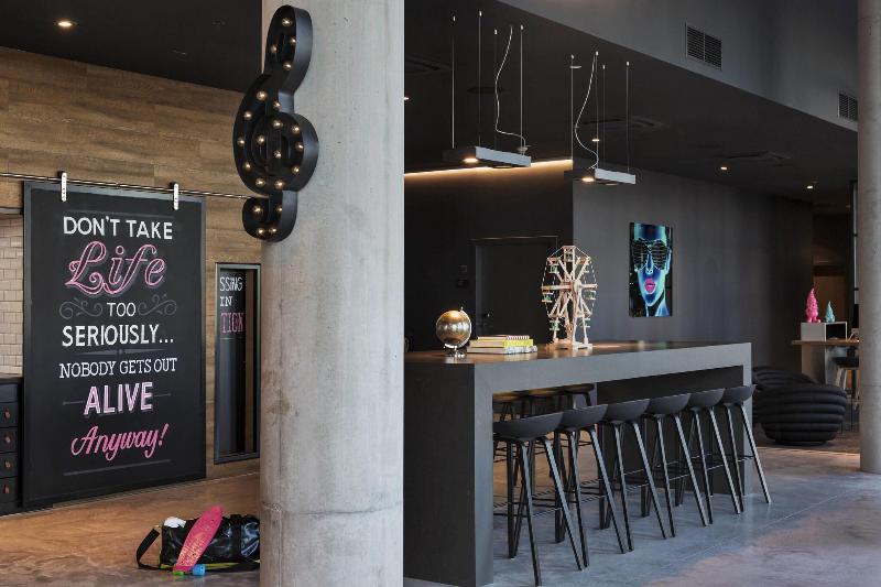 MOXY Vienna Airport - Lobi