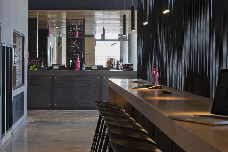 MOXY Vienna Airport - Lobi