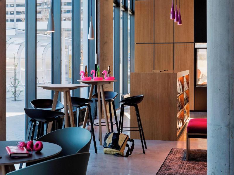 MOXY Vienna Airport - Lobi