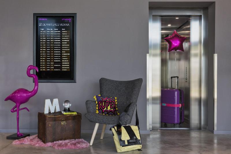 MOXY Vienna Airport - Lobi
