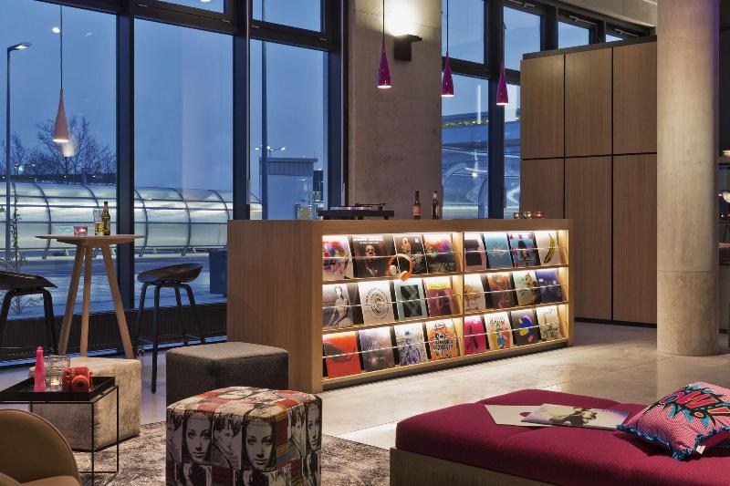 MOXY Vienna Airport - Lobi