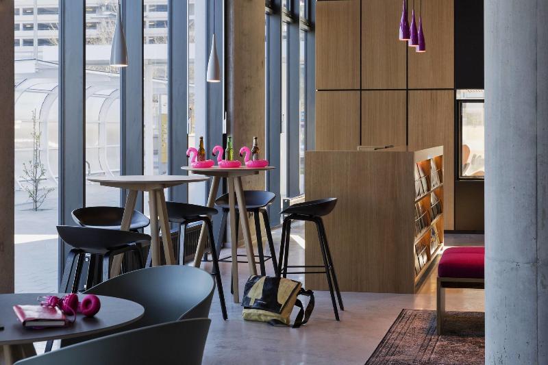 MOXY Vienna Airport - Lobi