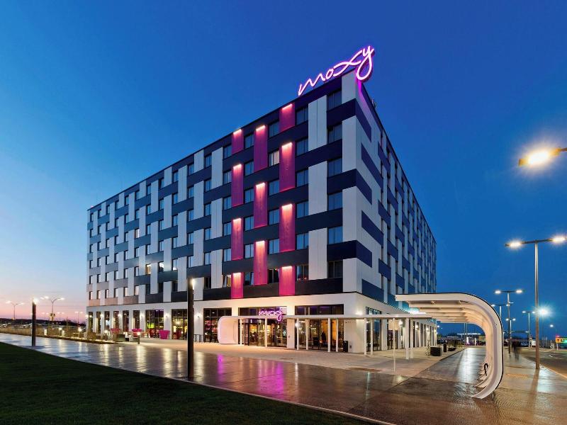 MOXY Vienna Airport - Genel