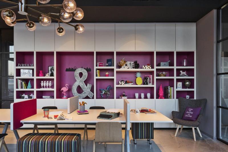 MOXY Vienna Airport - Genel