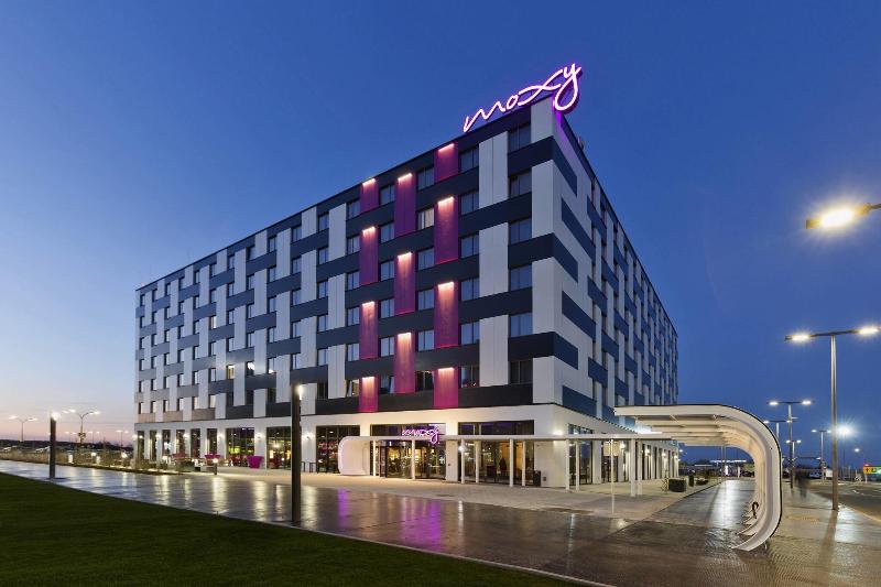 MOXY Vienna Airport - Genel