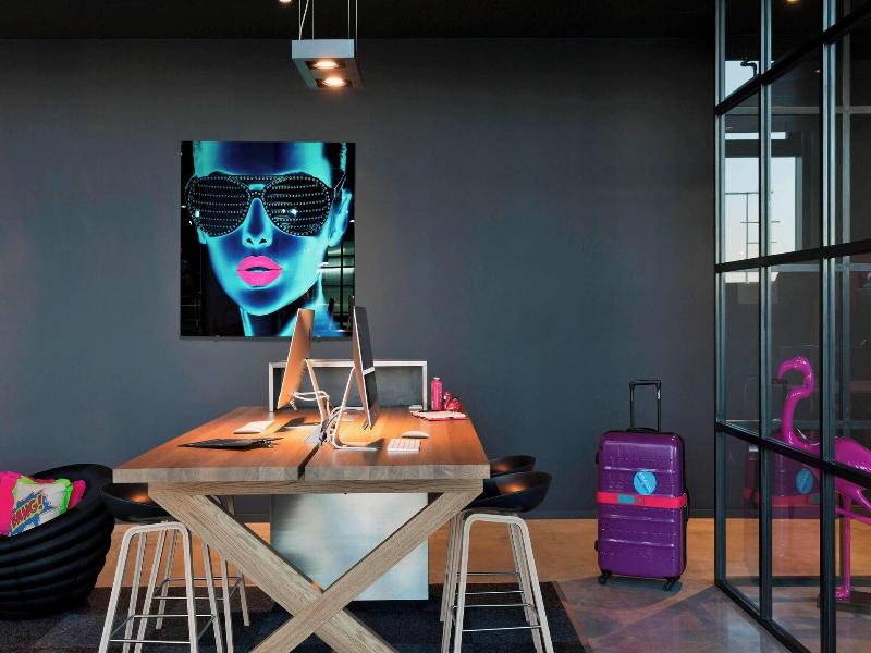 MOXY Vienna Airport - Genel
