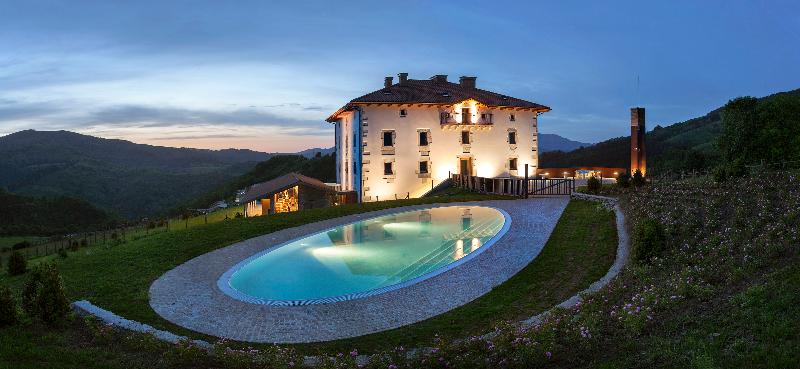 Palacio de Yrisarri by IrriSarri Land - Havuz