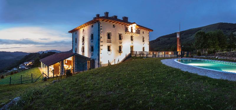 Palacio de Yrisarri by IrriSarri Land - Havuz
