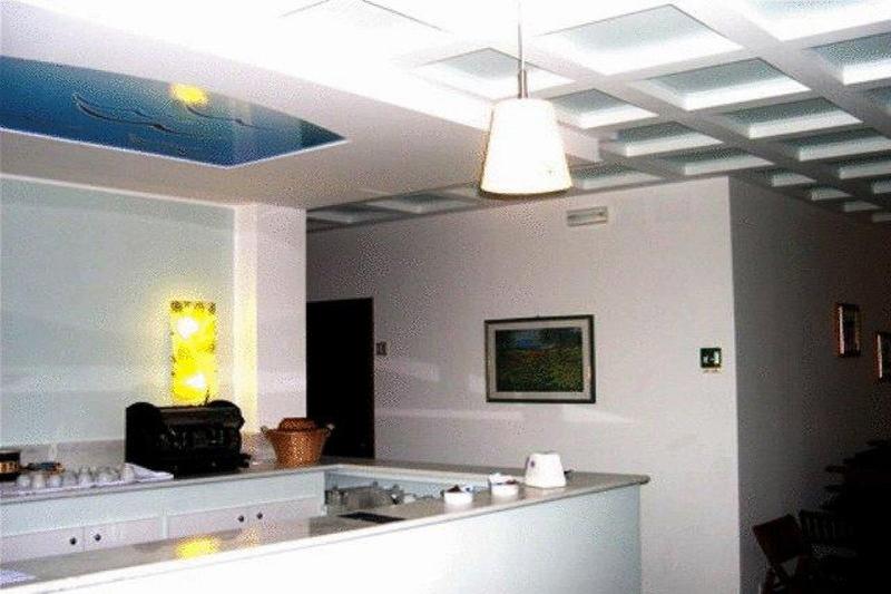 Hotel Larus - Lobi