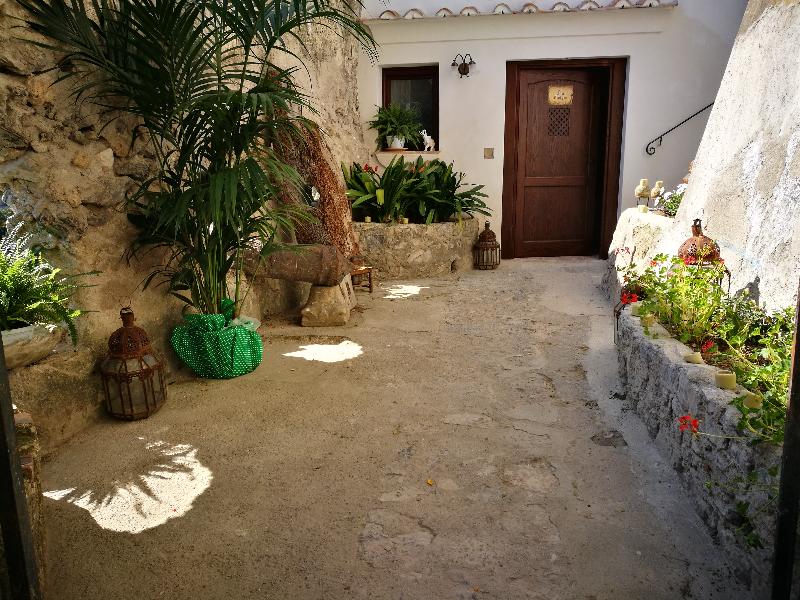 Badia Santa Maria De Olearia - Genel