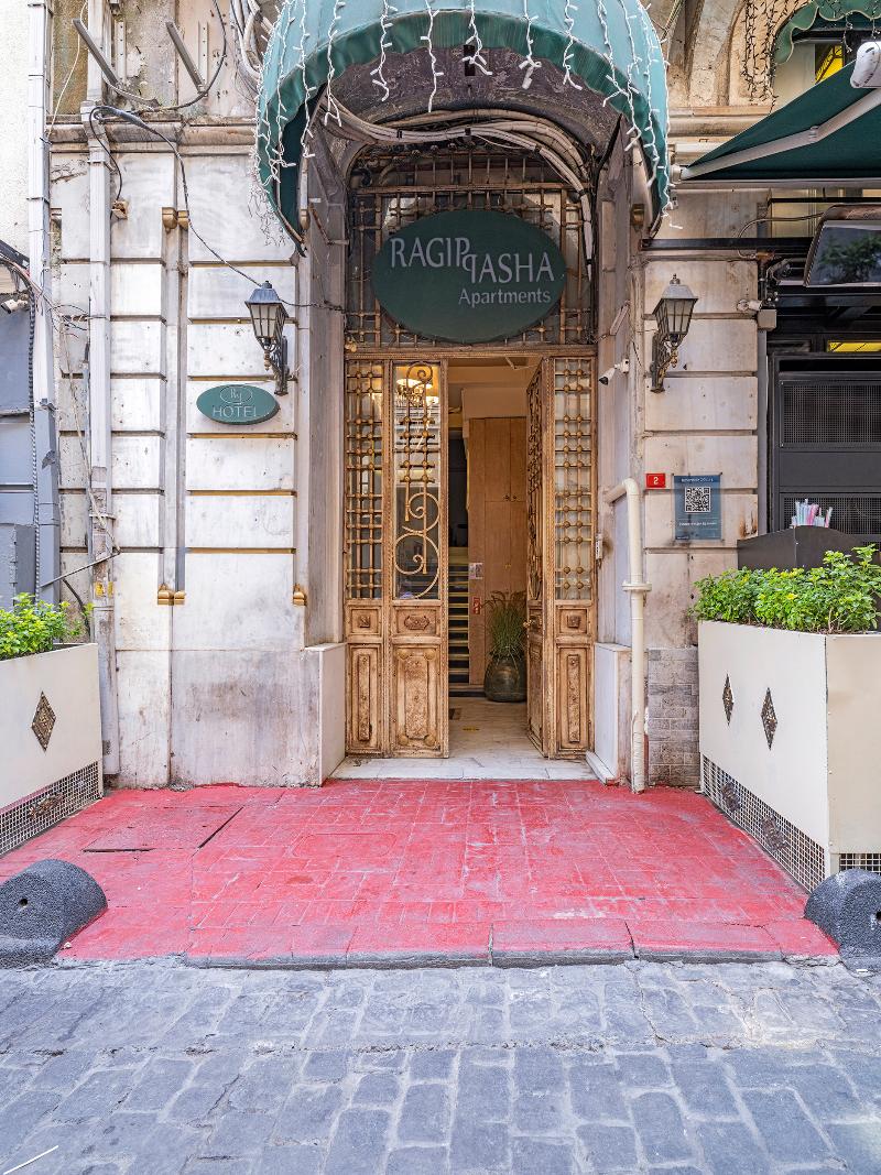 Ragip Pasha Apartments - Genel