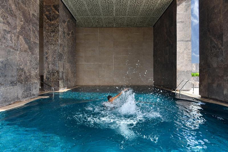 voco® Doha West Bay Suites - Havuz