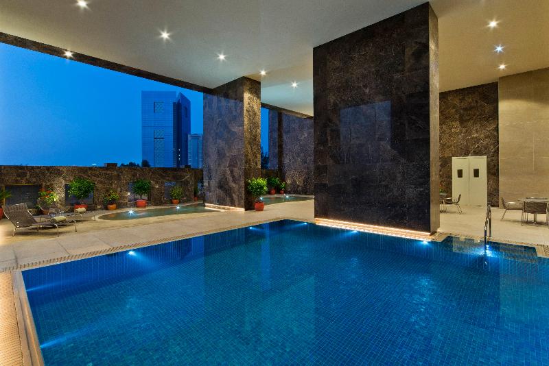 voco® Doha West Bay Suites - Havuz
