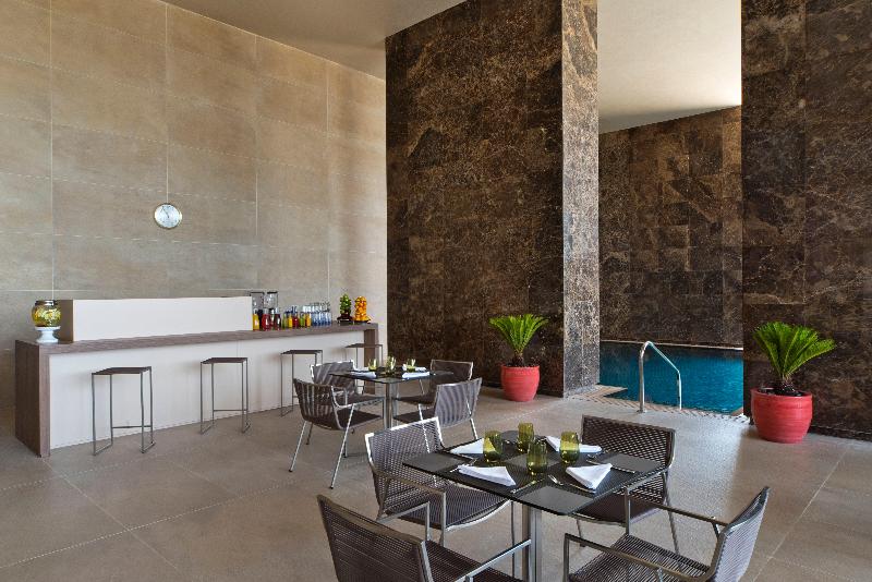 voco® Doha West Bay Suites - Restoran