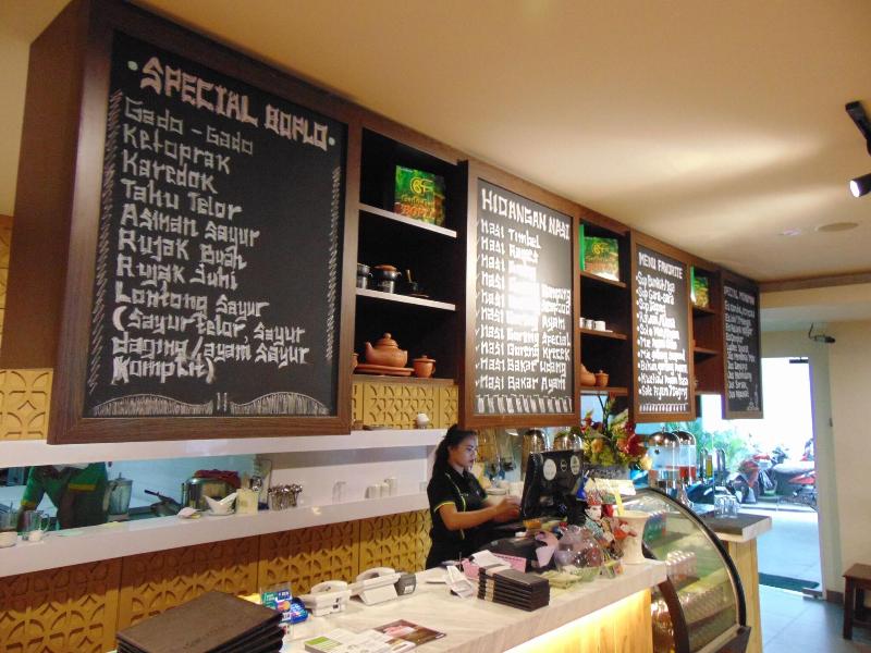 MaxOneHotels.com @ Kramat - Bar