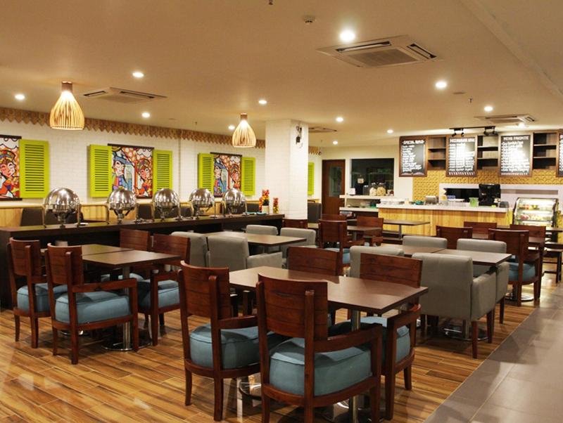 MaxOneHotels.com @ Kramat - Restoran