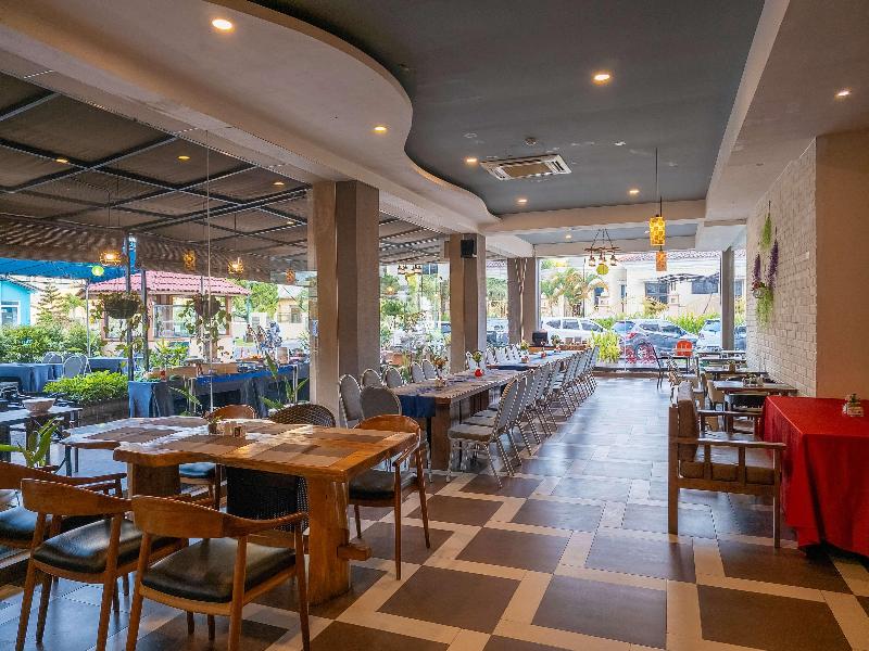 Golden Tulip Essential Belitung - Restoran