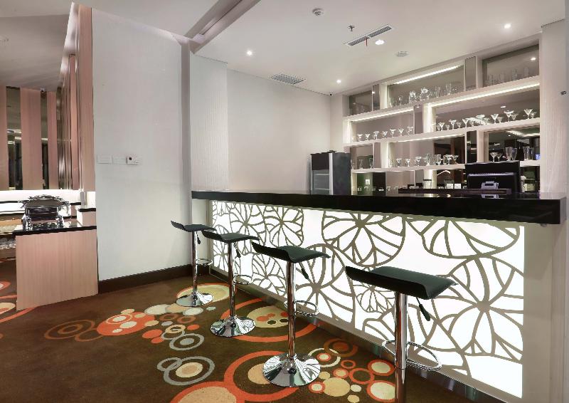 Hotel Neo+ Balikpapan - Bar