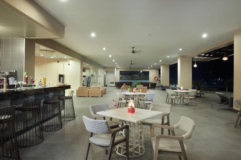 The Luxton Cirebon - Bar