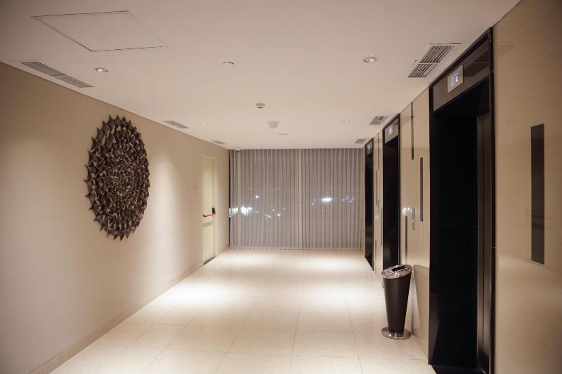 The Luxton Cirebon - Lobi