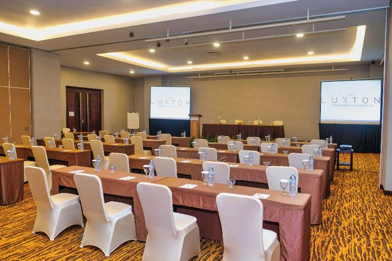 The Luxton Cirebon - Toplantı