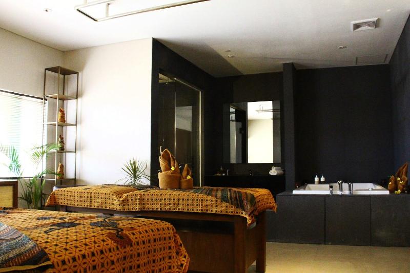 The Luxton Cirebon - Aktivite