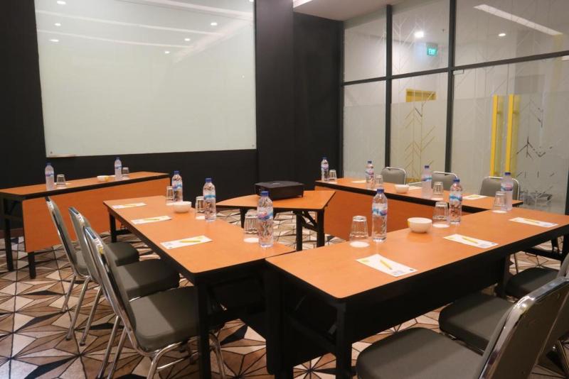 Yello Hotel Manggarai - Toplantı