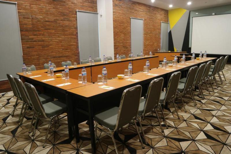 Yello Hotel Manggarai - Toplantı