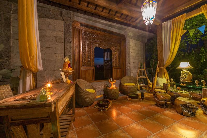 OM HAM Retreat - Lobi