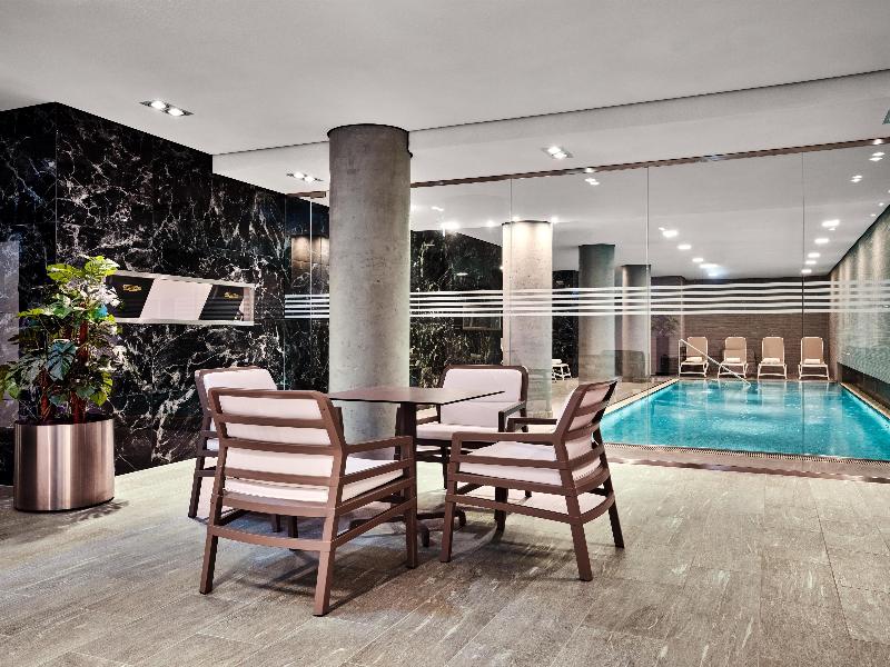 Radisson Collection Hotel, Berlin - Havuz