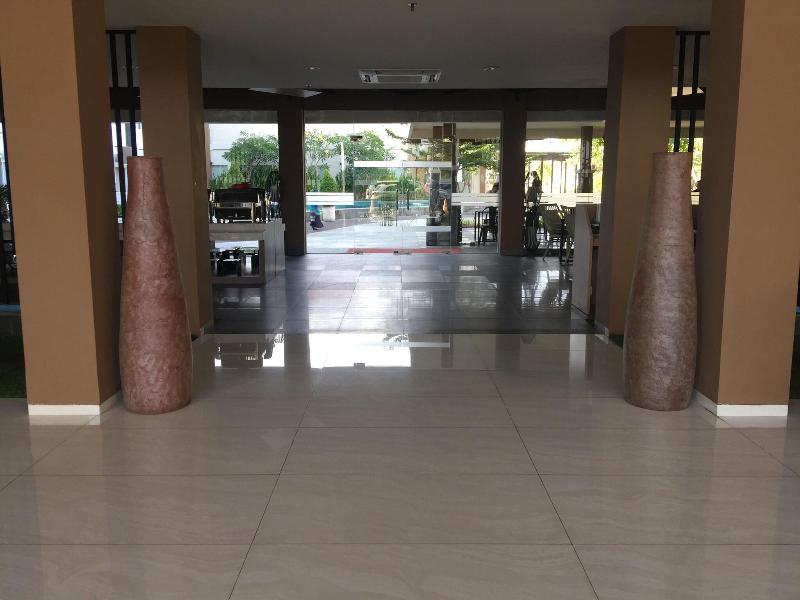 Front One Akshaya Hotel Karawang - Lobi