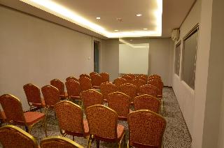 Front One Akshaya Hotel Karawang fotoÄŸrafÄ±