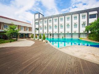 Front One Akshaya Hotel Karawang otel fotoğrafı