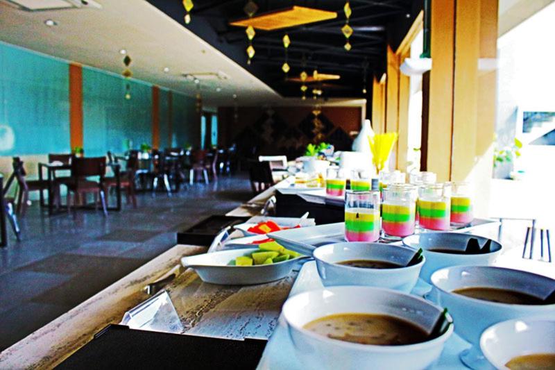 Front One Akshaya Hotel Karawang - Restoran