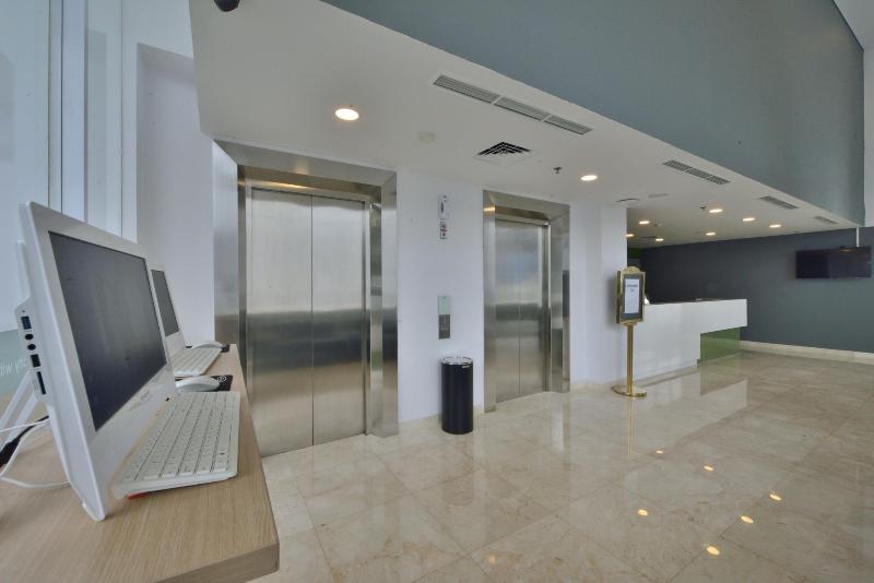 Whiz Hotel Sudirman Pekanbaru - Lobi