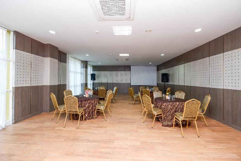 Capital O 1571 Utc Hotel Semarang - Lobi
