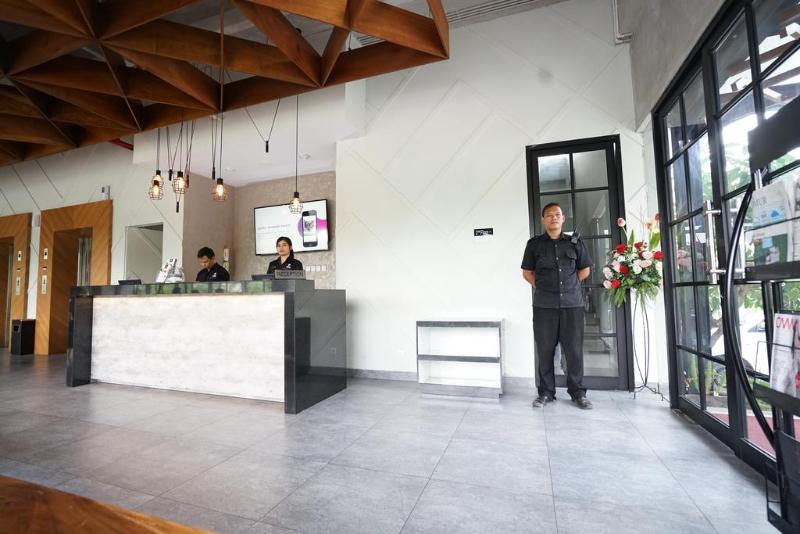 Cleo Hotel Jemursari Surabaya - Lobi
