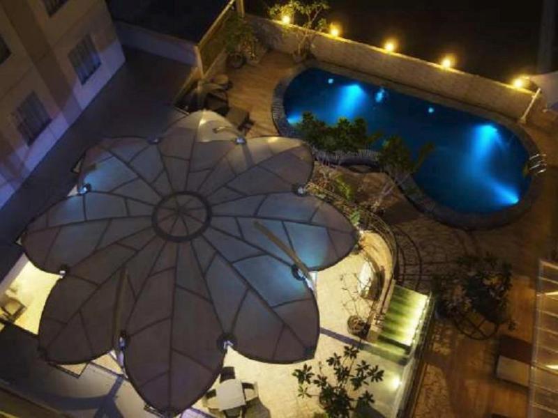 Sapphire Sky Hotel BSD City - Plaj