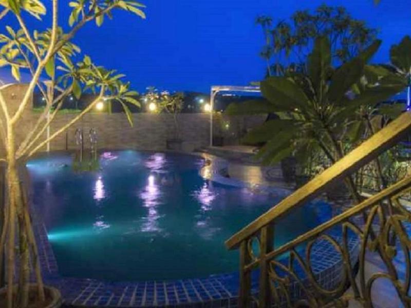 Sapphire Sky Hotel BSD City - Plaj