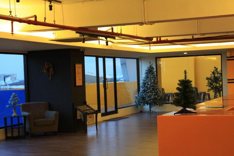 Yellow Bee Hotel Tangerang - Lobi