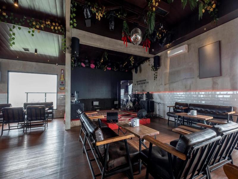 Continent Centrepoint Panakkukang - Bar