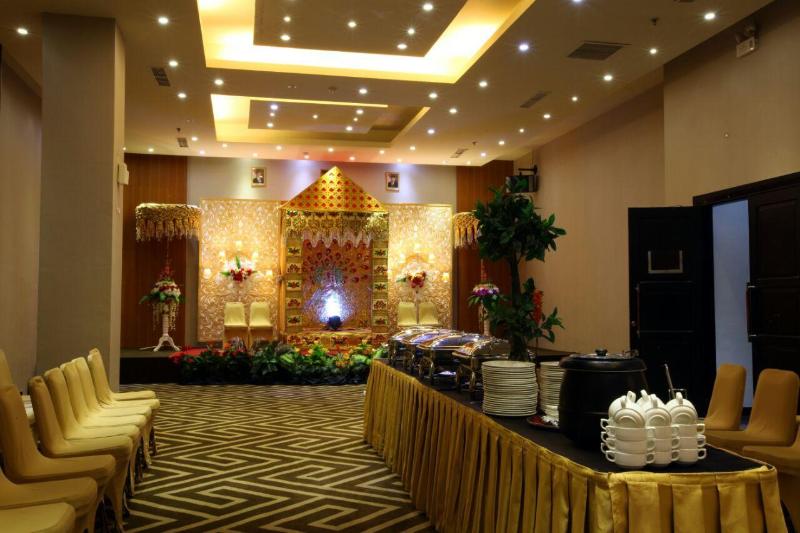 Continent Centrepoint Panakkukang - Genel