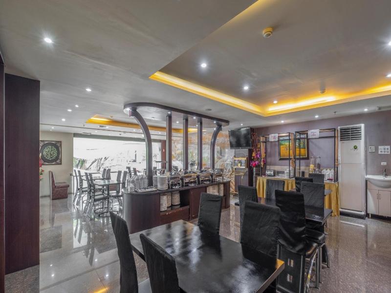 Continent Centrepoint Panakkukang - Restoran