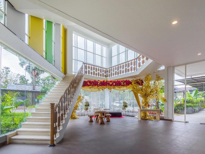 MaxOne Resort Delia - Lobi