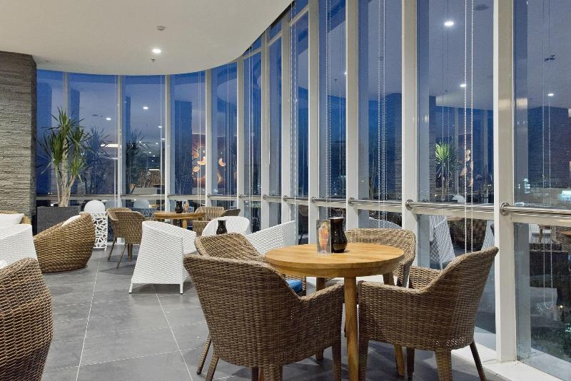 Melia Makassar - Bar