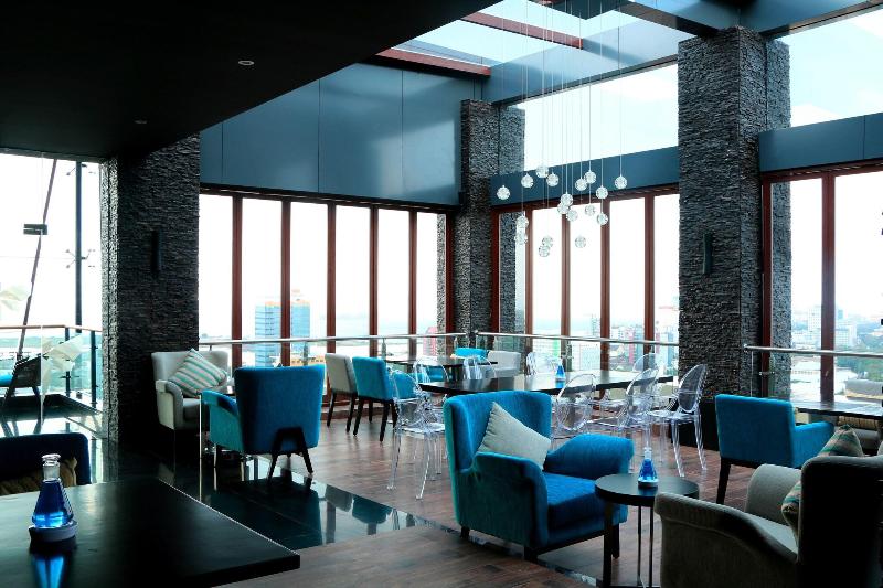 Melia Makassar - Lobi