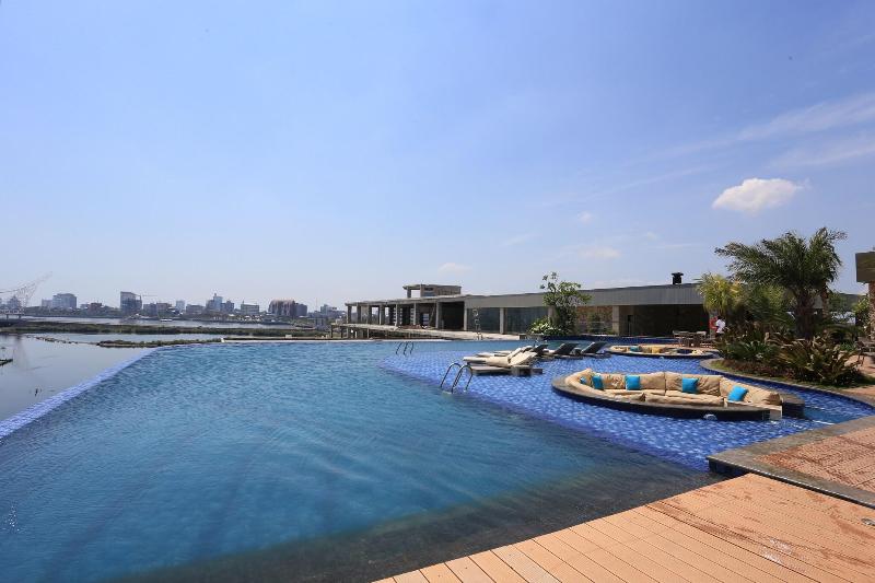The Rinra Makassar - Havuz