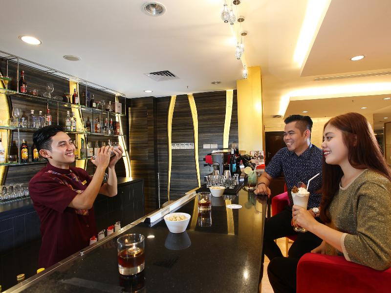 Swiss-Belhotel Makassar - Bar