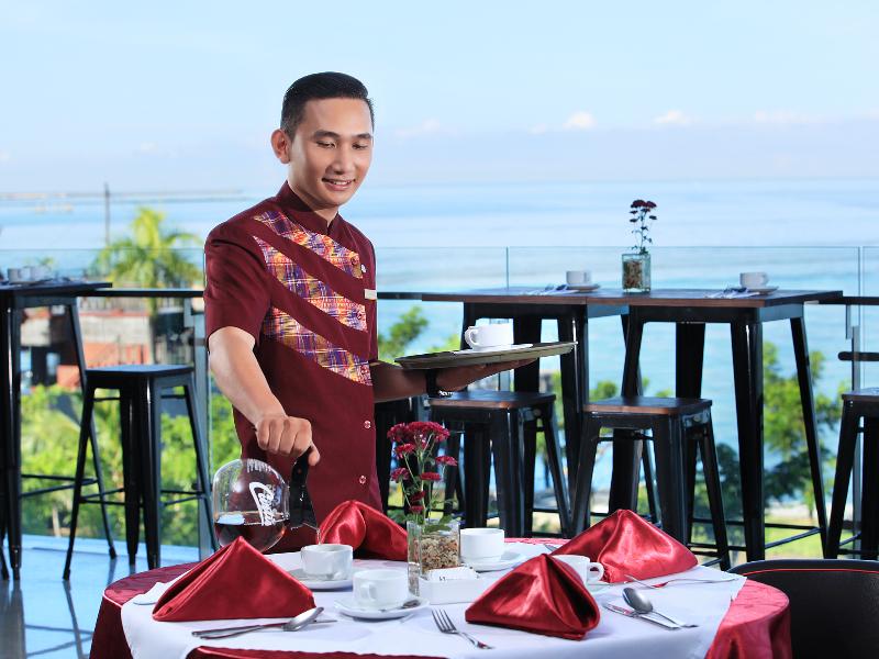 Swiss-Belhotel Makassar - Teras