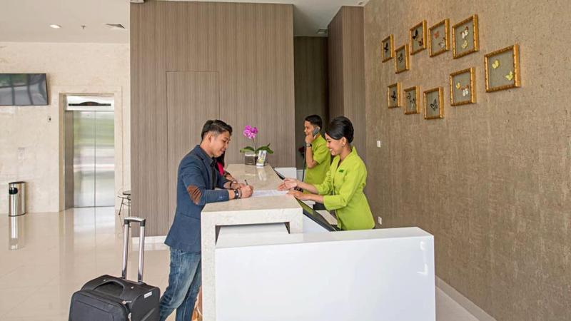Whiz Prime Hasanudin Makassar - Lobi